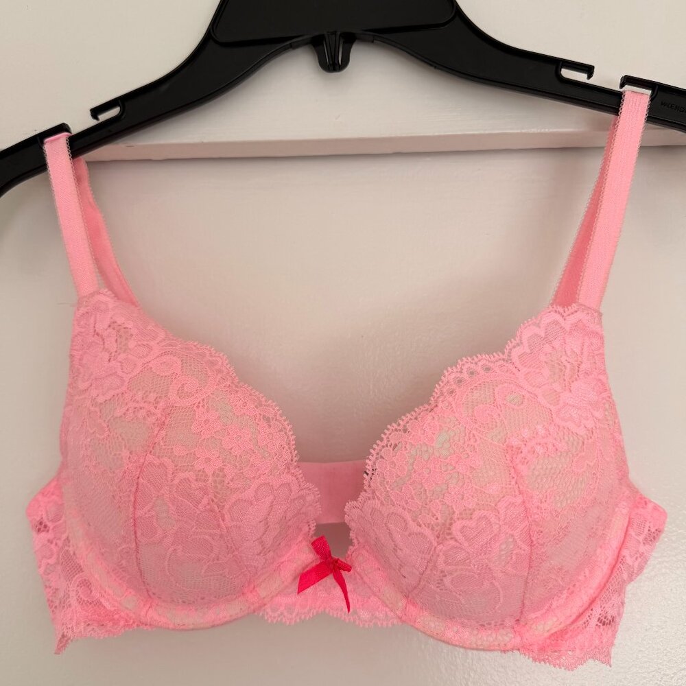 Victoria's Secret Lace Push-Up Bra in pink